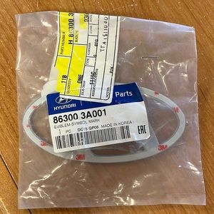 Hyundai Emblem New In Package